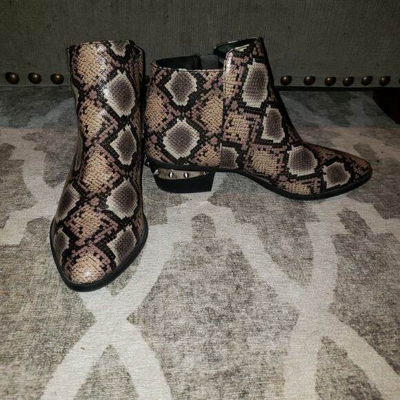Circus By Sam Edelman Woimen's 7 Ankle Boots Taupe  Snake Print - Picture 2 of 9